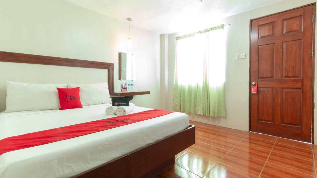 Отель Reddoorz @ Paterno Street Таклобан Экстерьер фото