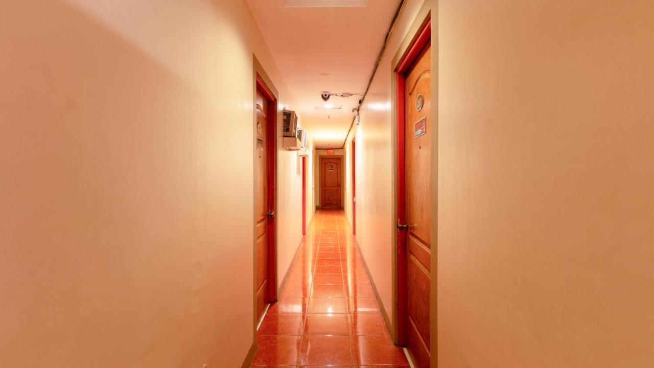 Отель Reddoorz @ Paterno Street Таклобан Экстерьер фото
